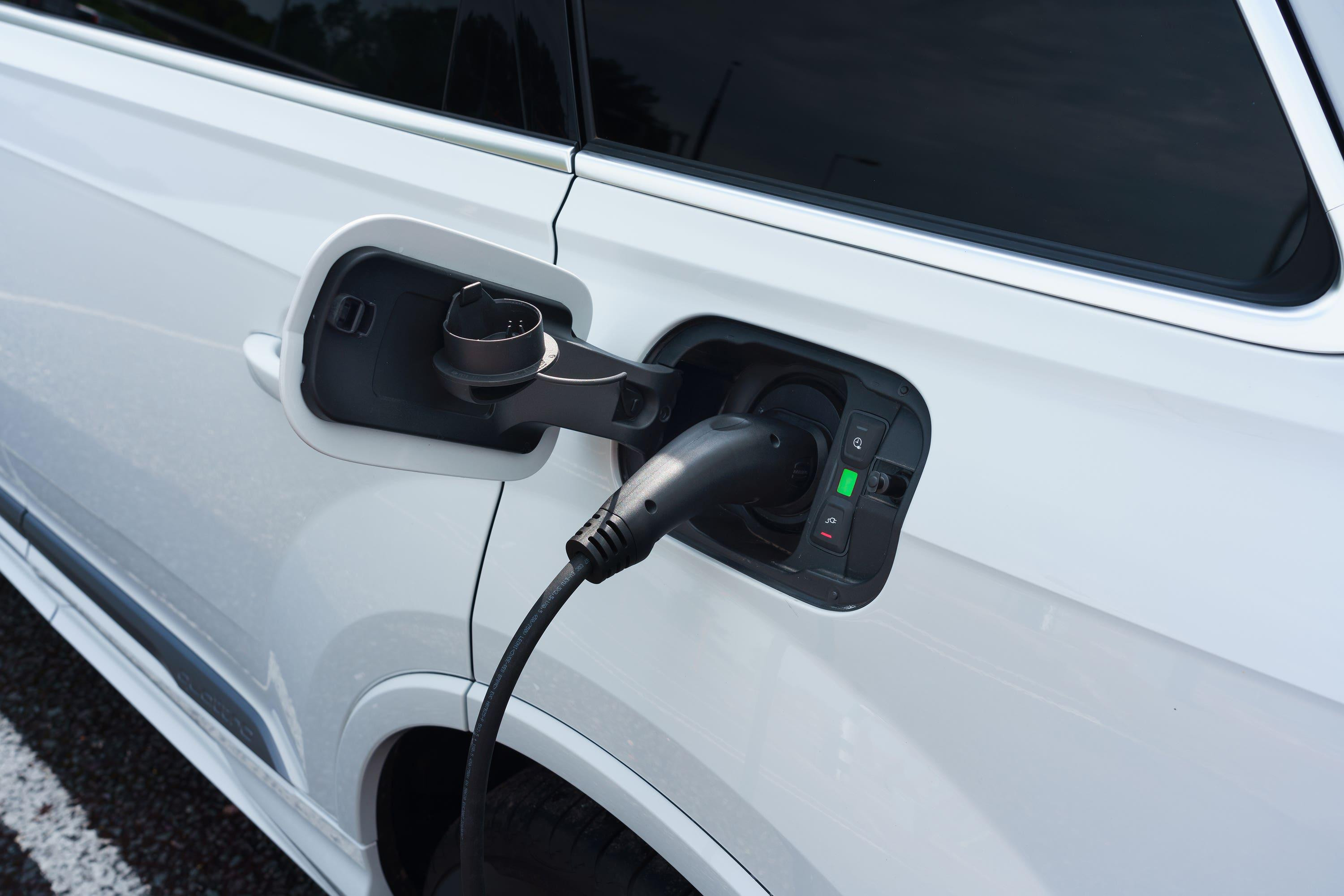 Audi Q7 charging